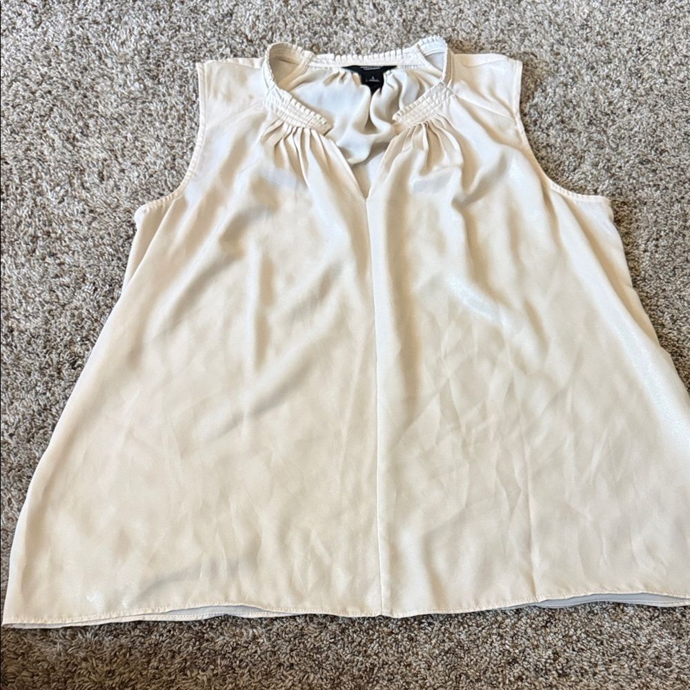 Simply Vera Vera Wang Cream Sleeveless Blouse Pleated Split Neck Camisole Large